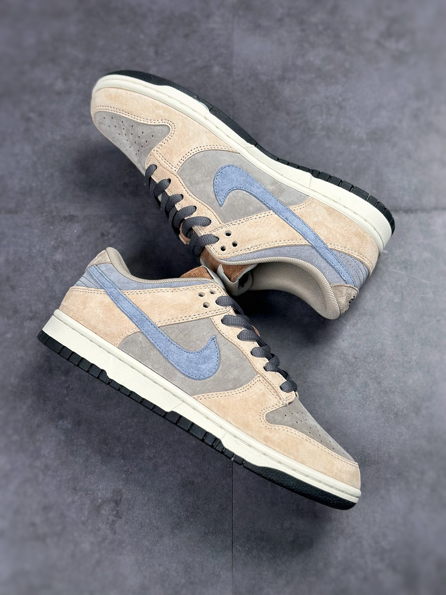 300 Nike SB Dunk Low 大友克洋 麂皮卡其灰蓝 CV1026-052