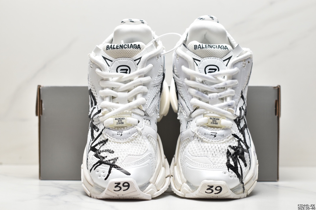 The new BALENCIAGA -Runner, through overflow glue