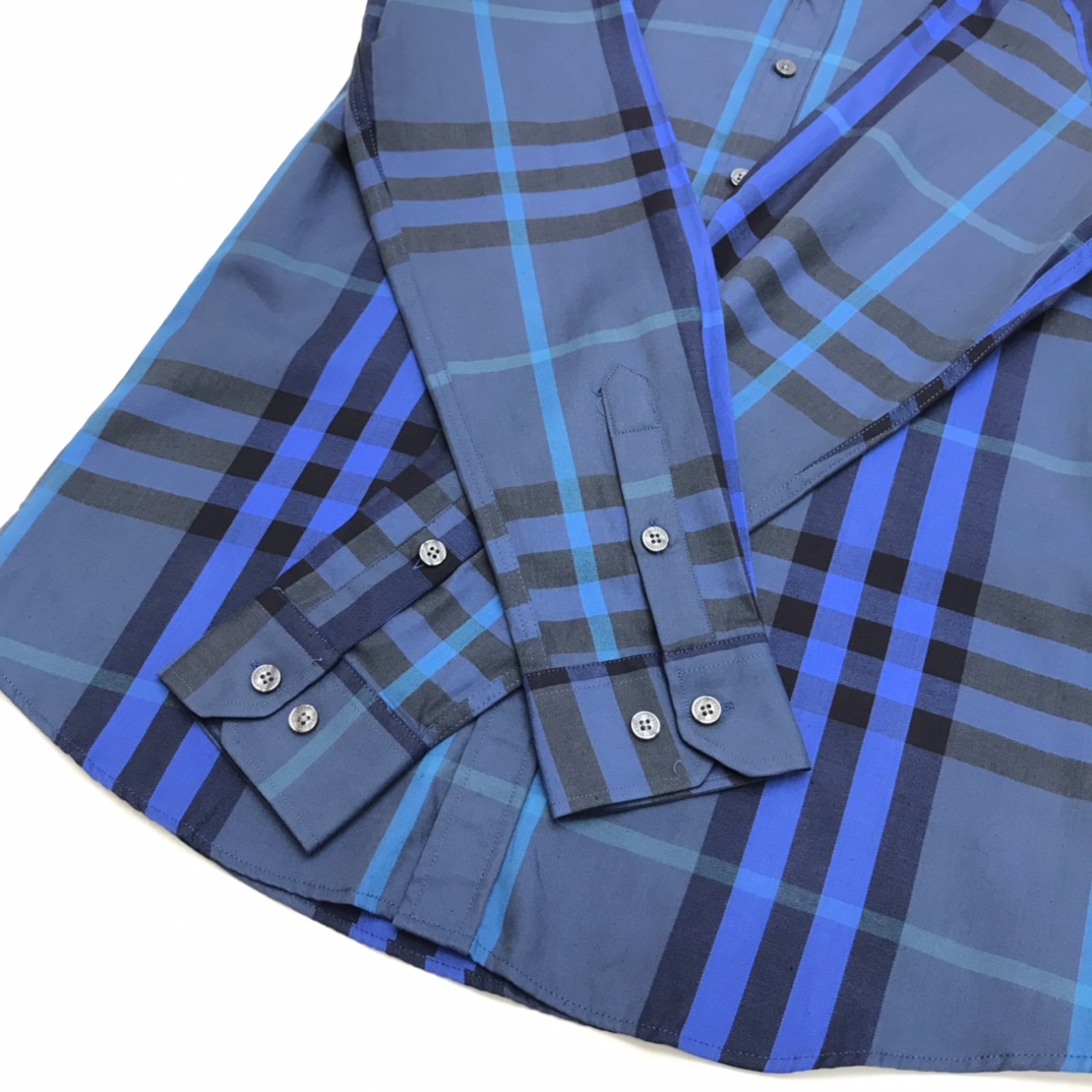 Luxury Blue Burberry Shirt with Laser-Cut Details and Imported Resin Buttons - 图片 7