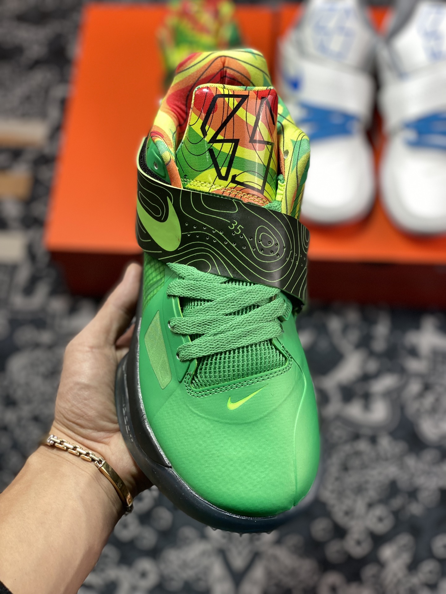 350 Nike KD 4 QS 杜兰特 这双 Nike KD 4 QS “Thunderstruck” 473679-303