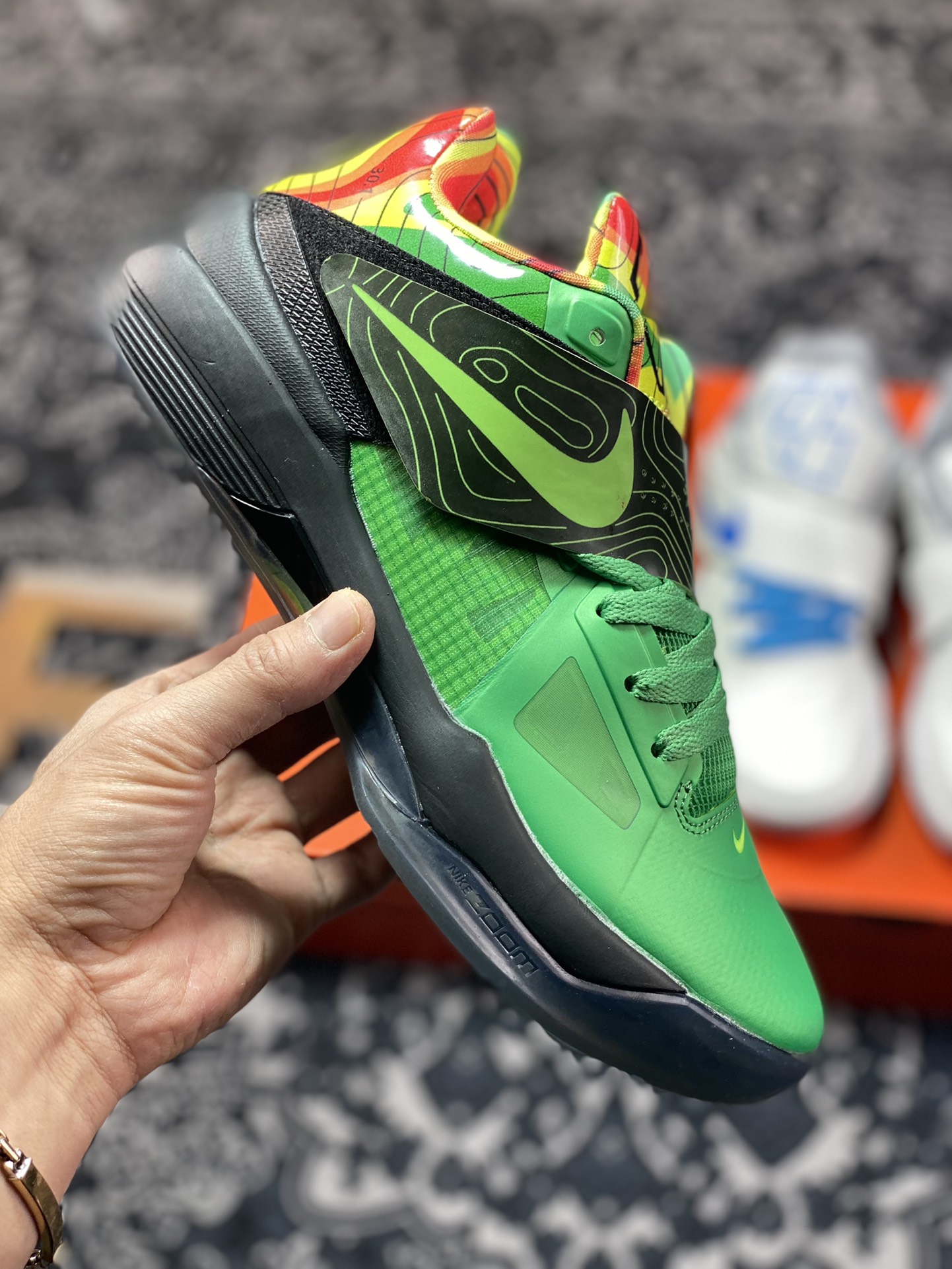 350 Nike KD 4 QS 杜兰特 这双 Nike KD 4 QS “Thunderstruck” 473679-303
