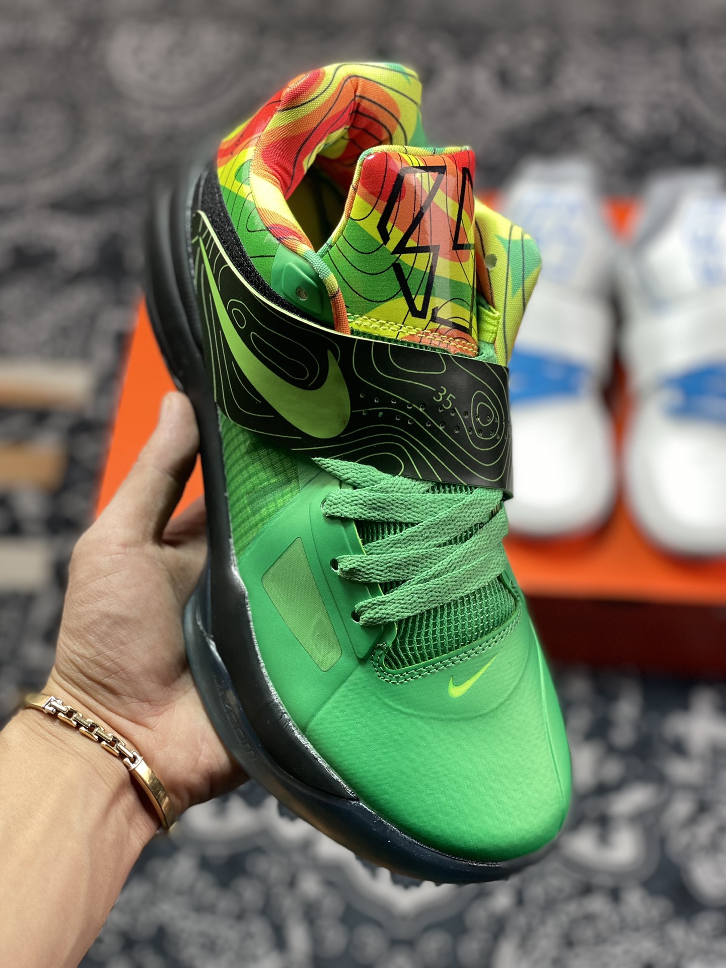 350 Nike KD 4 QS 杜兰特 这双 Nike KD 4 QS “Thunderstruck” 473679-303