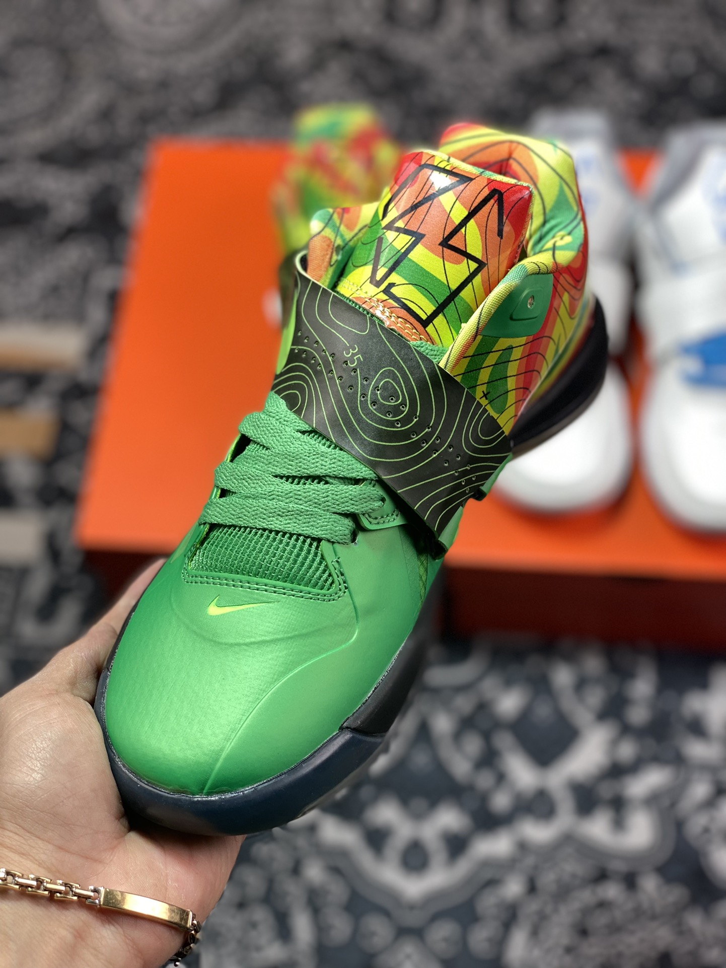 350 Nike KD 4 QS 杜兰特 这双 Nike KD 4 QS “Thunderstruck” 473679-303