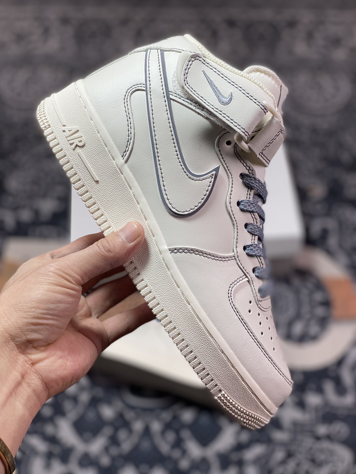 260 Nike Air Force 1’07 Mid ”Beige/Dark Grey”空军一号BY6899-691