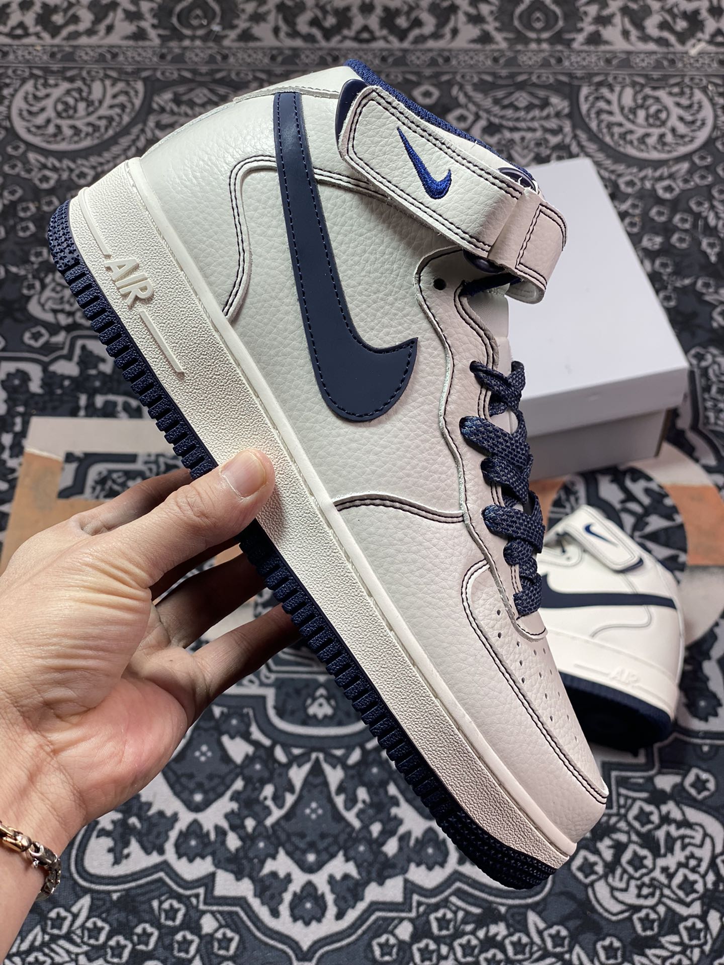 260 Nike Air Force 1’07 Mid ”White/Navy Laser”空军一号经典MU3603-202
