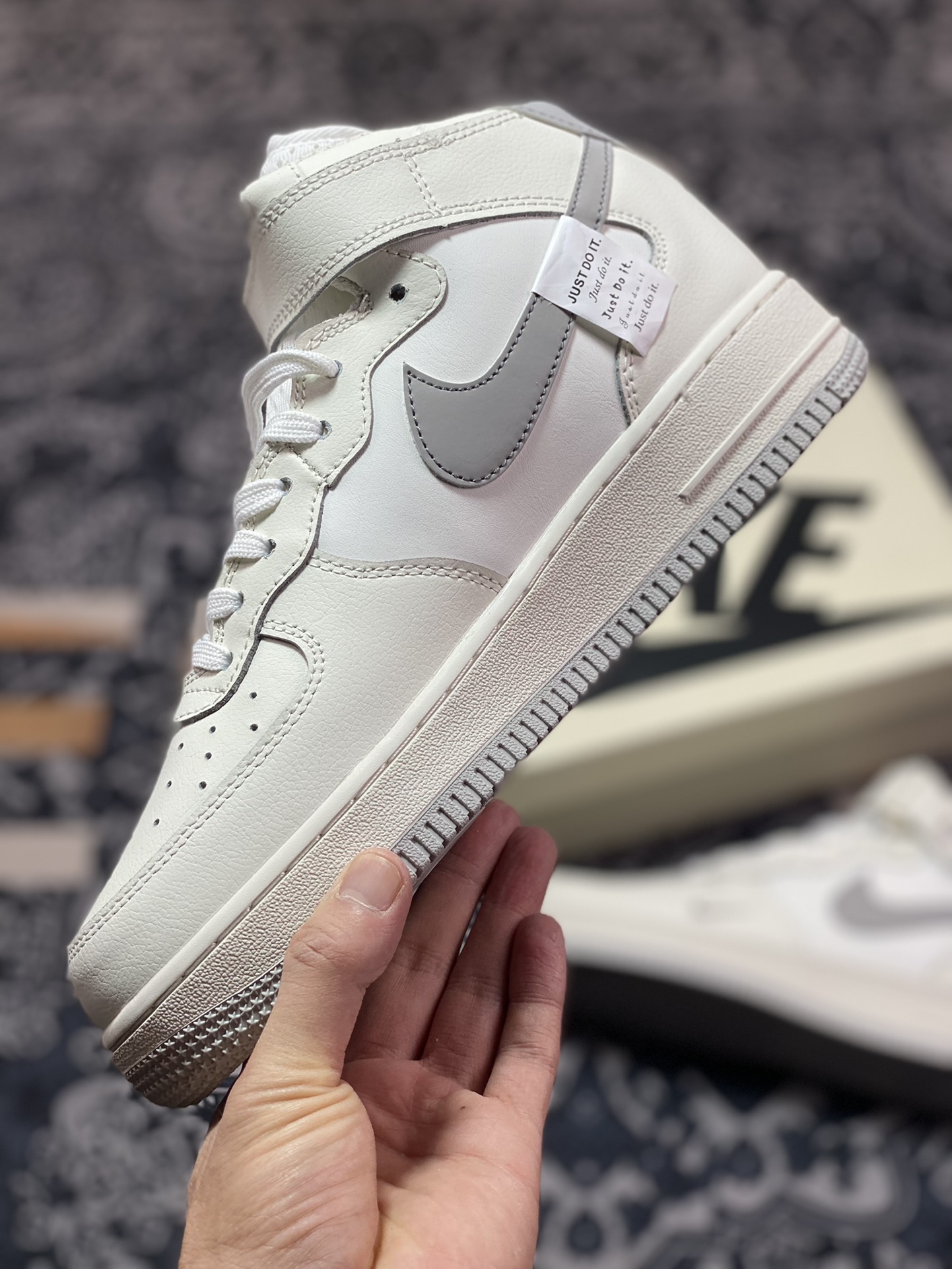 260 Nike Air Force 1 '07 Mid”Milky White/Grey Mini Swoosh”空军一号FB1869-011