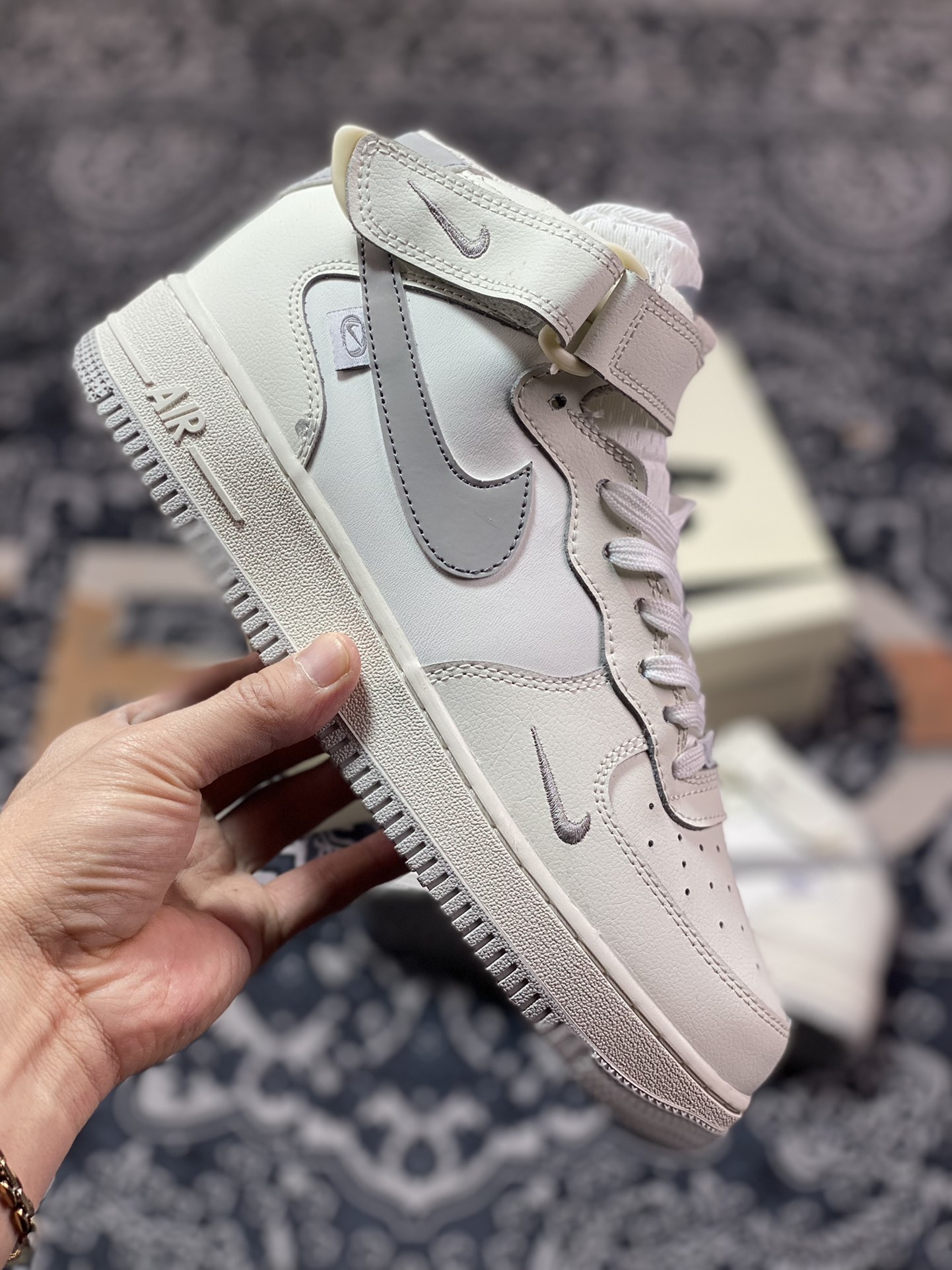 260 Nike Air Force 1 '07 Mid”Milky White/Grey Mini Swoosh”空军一号FB1869-011