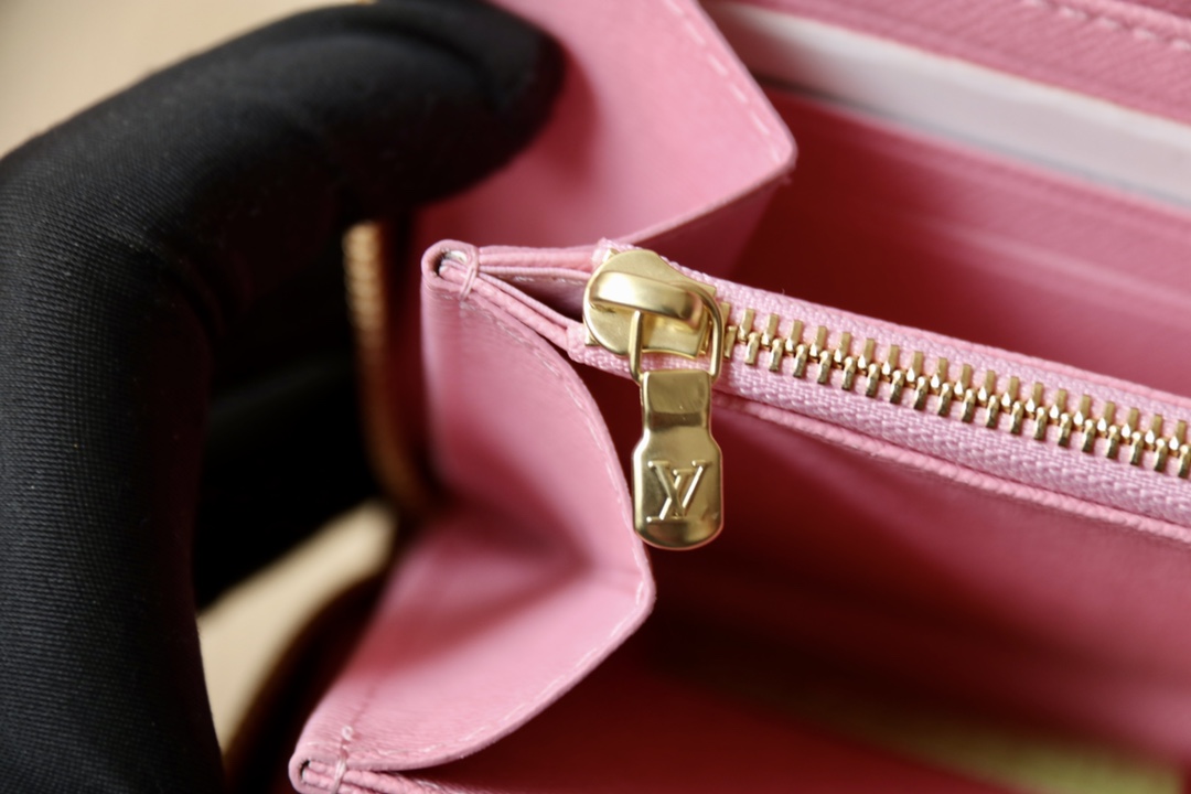 Louis Vuitton Vivienne Holidays 2022 系列推出限定款 Zippy 钱包 彰显路易威登的旅行传承