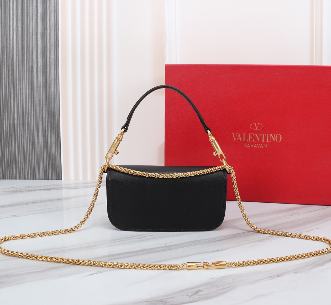 小号Garavani MINI LOCÒ小牛皮手袋，金属VLogo Signature细节- 配可拆卸提