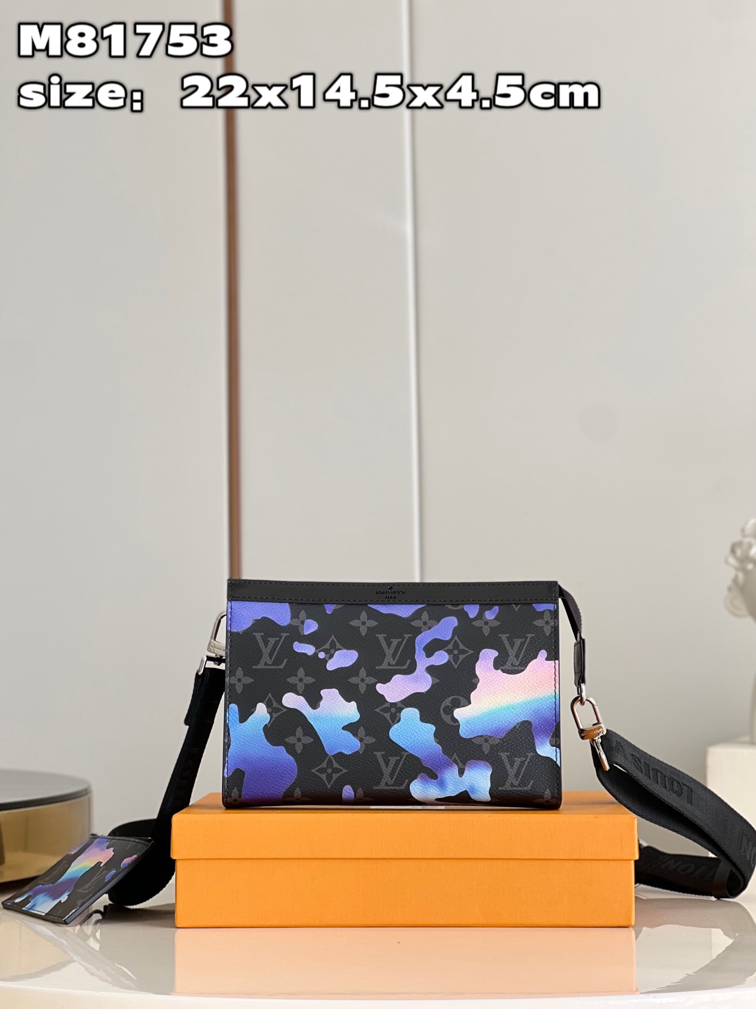 NO:399629,【Exclusive real photo M81753】Gaston mini handbag explains the artistic concept of Room with a View series, using Monogram Eclipse canvas to present the hazy atmosphere at sunrise, meaning hope for a new day. The main compartment brings abundant capacity, and the removable card clip is convenient for touch-free payment. Size22x14.5x4.5cm Z.520, LV [original leather], louis vuitton19860909【独家实拍 M81753】Gaston 迷你手袋阐释 Room with a View 系列的艺术理念,以 Monogram Eclipse 帆布呈现日出时分的朦胧气息,寓意对崭新一日的希冀.主隔层带来充裕容量,可拆卸卡夹方便免触支付.size22x14.5x4.5cm Z.520,LV【原厂皮】,louis vuitton,Bag