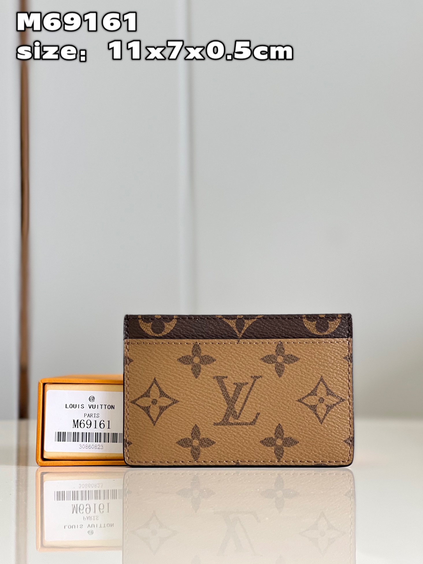 NO:399624,[Exclusive real photo M69161] This card clip is made of Monogram canvas and is simple and fashionable, which can be easily put into the pocket. It has a mezzanine inside to store credit cards, transportation cards or business cards. size11x7x0.5cm NS.160, LV [original leather], louis vuitton19860909【独家实拍 M69161】本款卡夹以 Monogram 帆布塑造简约时尚构型,可轻松收入口袋,内设夹层可收纳信用卡、交通卡或名片.size11x7x0.5cm NS.160,LV【原厂皮】,louis vuitton,Bag