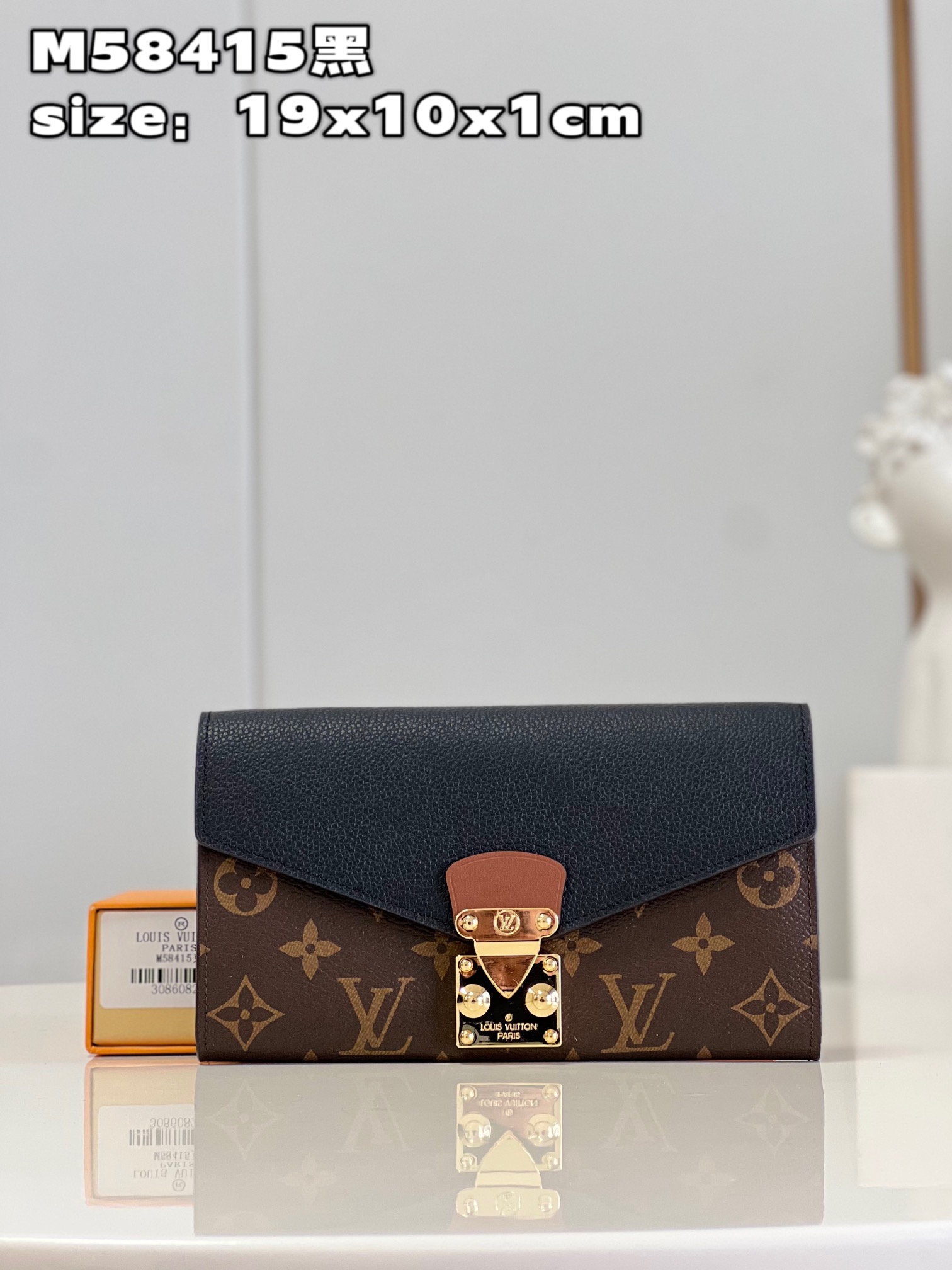 NO:399627,[Exclusive real shot M58415 black] This versatile Pallas wallet is designed with extremely exquisite features, full of fashion and practicality. The vivid colors of Monogram canvas and the iconic S-shaped lock not only ensures the security of the wallet, but also makes it express the exquisite and elegant beauty. The wallet has considerable internal capacity and can easily accommodate coins, bills, credit cards and banknotes! Size 19x10 Cm.NS., LV [original leather], louis vuitton19860909【独家实拍M58415黑】此款功能多样的 Pallas 钱夹设计极为精妙,时尚感十足又颇具实用性.色彩鲜活的 Monogram 帆布和标志性的 S 形锁既保证了钱夹的安全性,又令其流露精致典雅之美. 钱夹内部容量可观,可轻松容纳硬币、票据、信用卡及纸币等物!尺寸19x10 Cm.NS.,LV【原厂皮】,louis vuitton,Bag