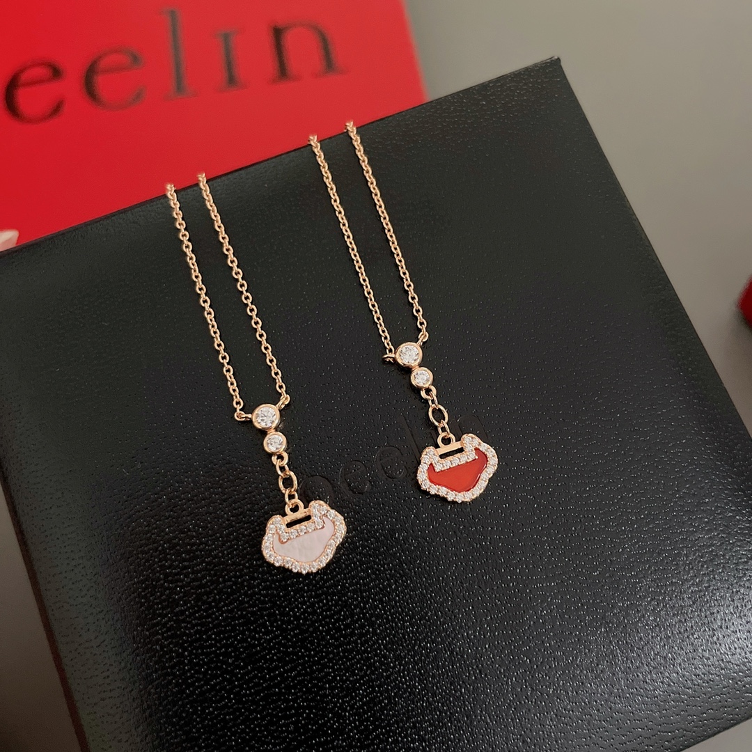 【【新年红系列-Q两钻吊如意项链】Z 13700，购入珠宝类Z开发的，可订做真金真钻版，只做对版真金货！