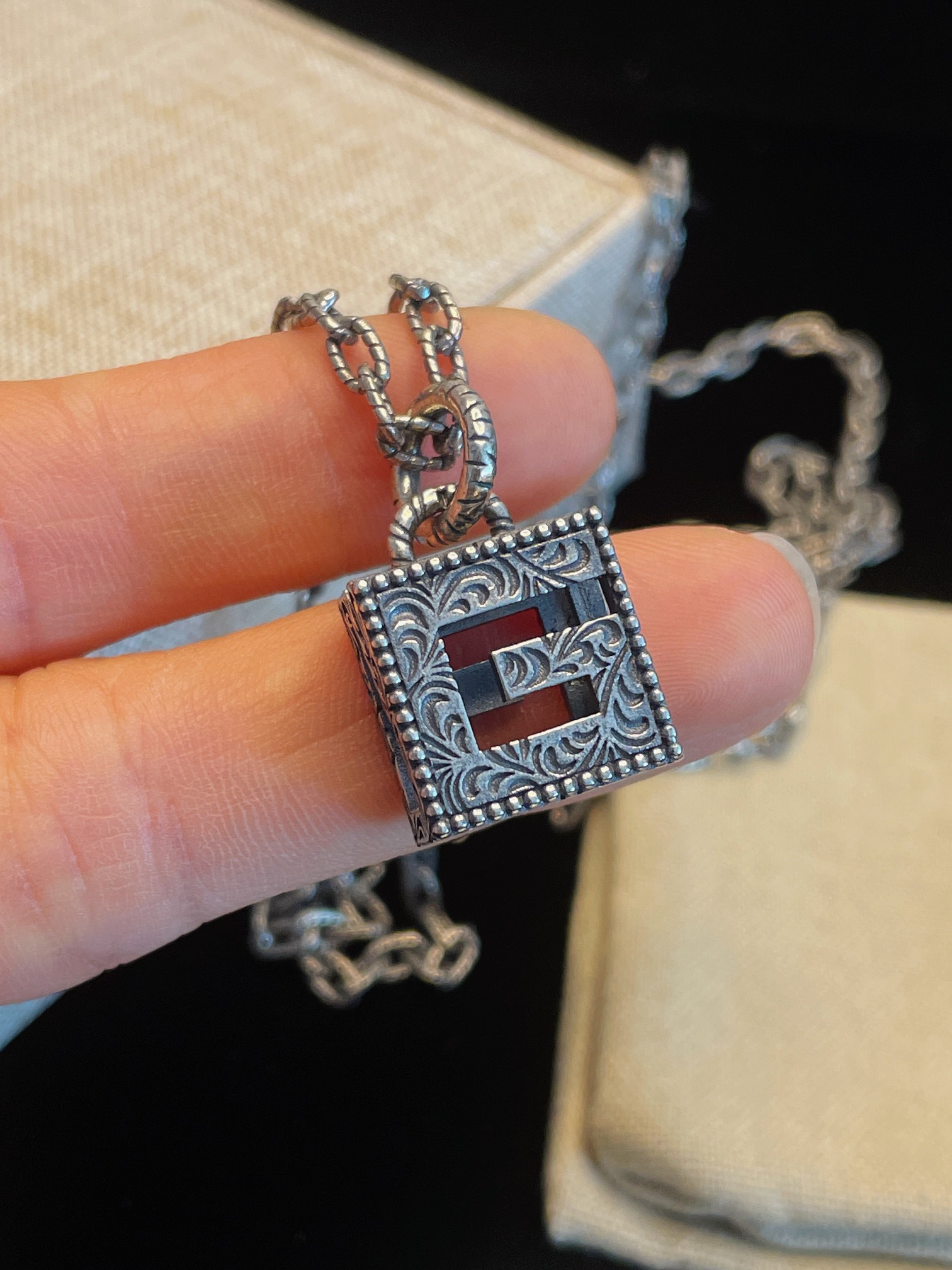 NO:384594,Gucc* Square G Retro Aging Craftsmanship MS Real Shot Edition, Premium Jewelry, Gucci19860909Gucc*方块G 复古做旧工艺 MS实拍对版,饰品精品,gucci,Jewelry