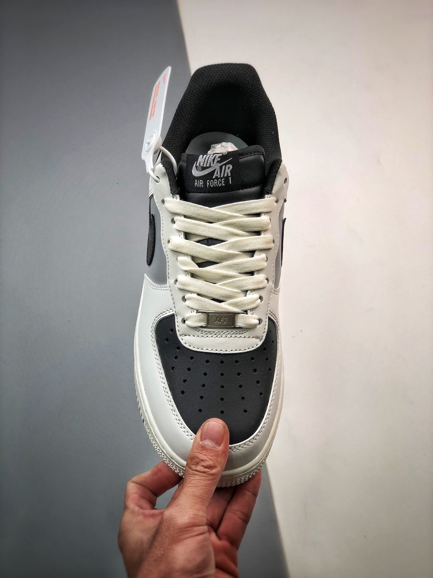 240 Air Force 1 '07 Low 白灰黑RS2696-112
