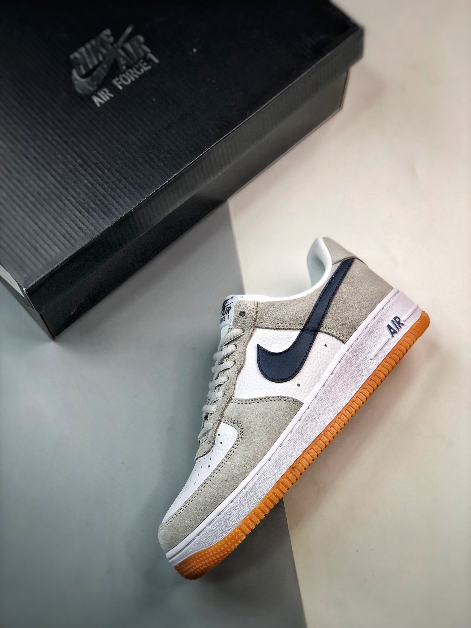240 Air Force 1 '07 Low 白灰黑麂皮AH0289-100