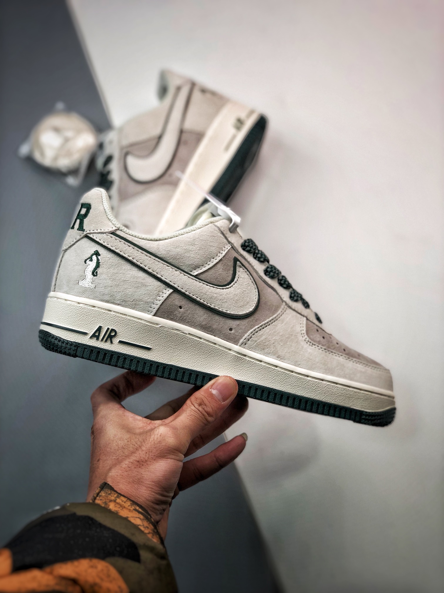 260 Air Force 1 '07 Low 米灰绿麂皮 DZ3696-002