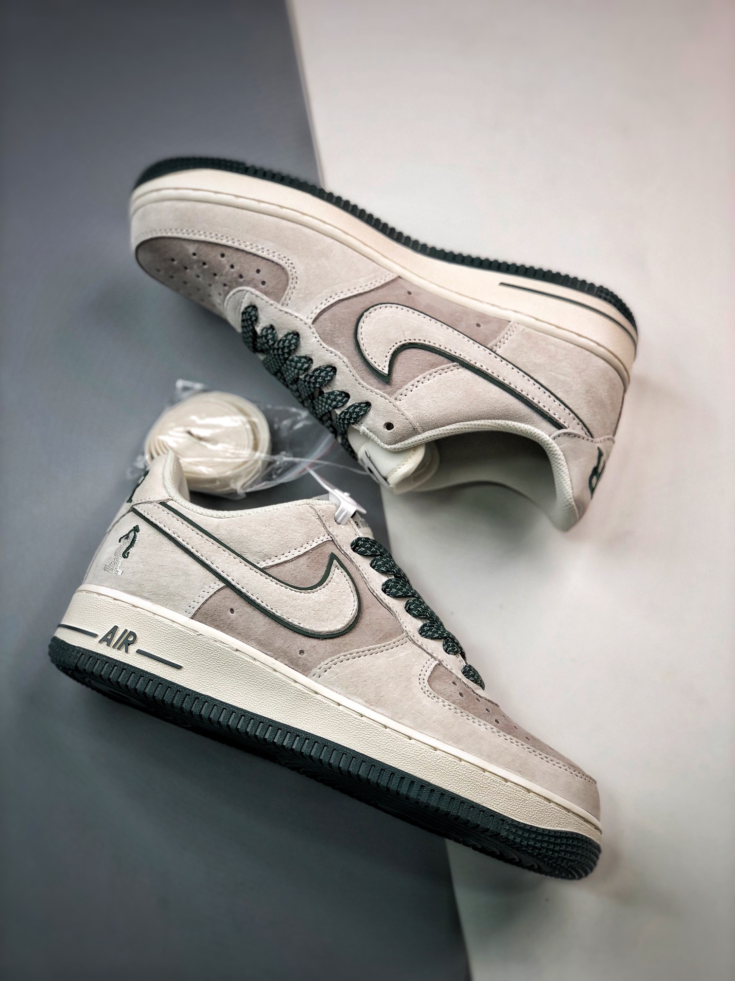 260 Air Force 1 '07 Low 米灰绿麂皮 DZ3696-002