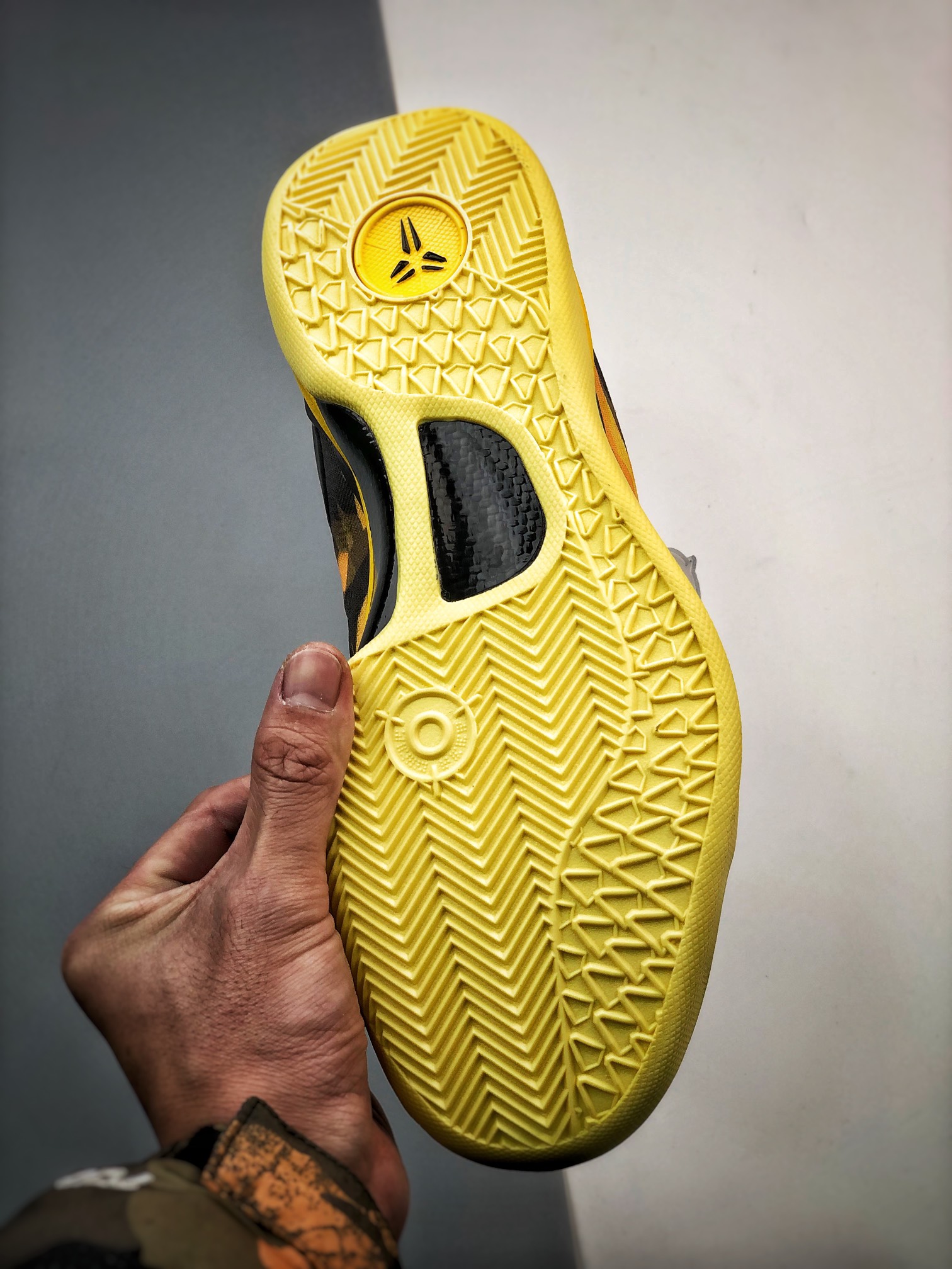 350 Nike Kobe 8 System 科比8代 灭世纯原第七弹 ”黑黄” 全码开闸 555286-077