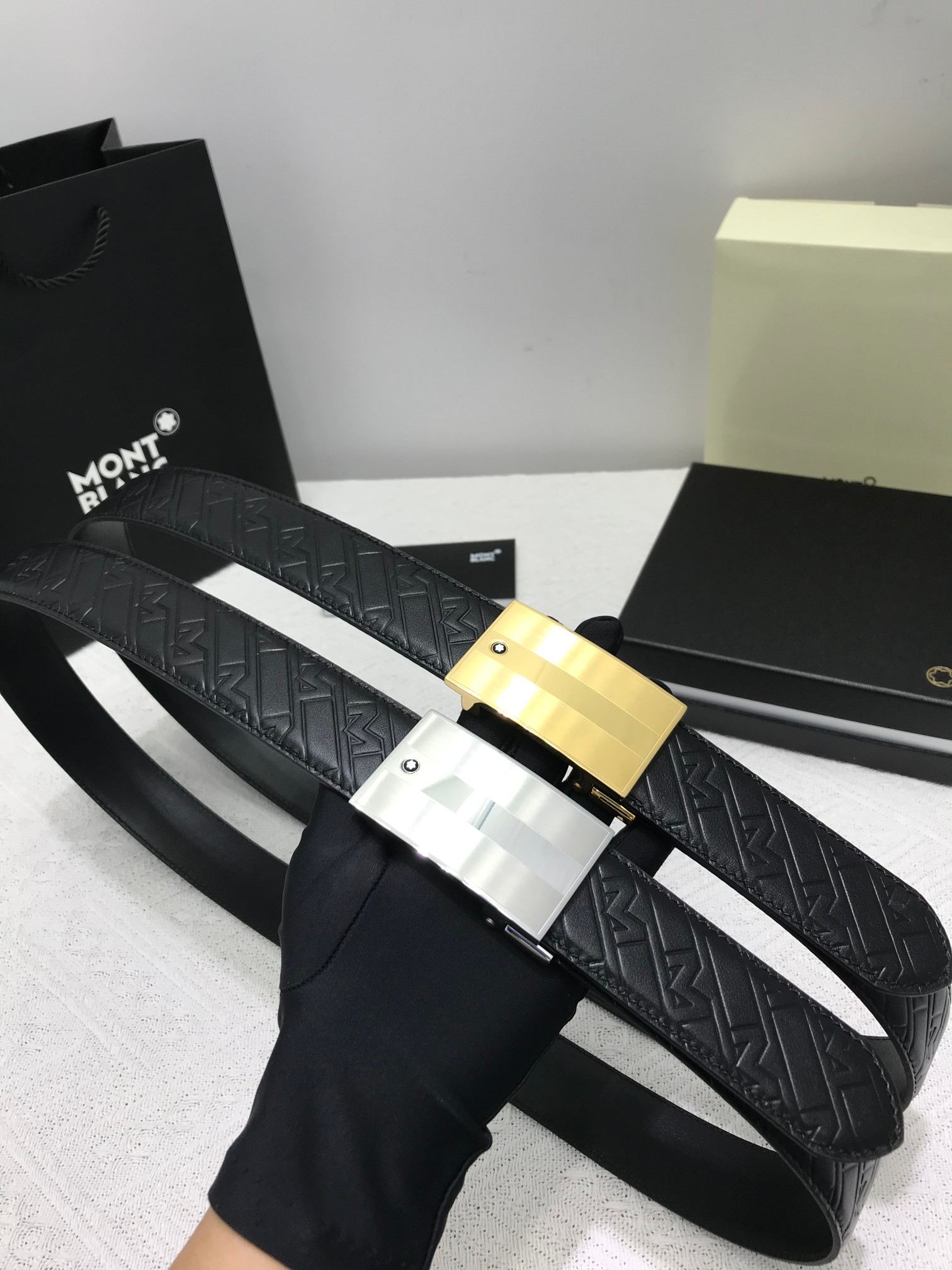 [Montblanc Belts]Covered with Monogram leather Show delicate brand characteris