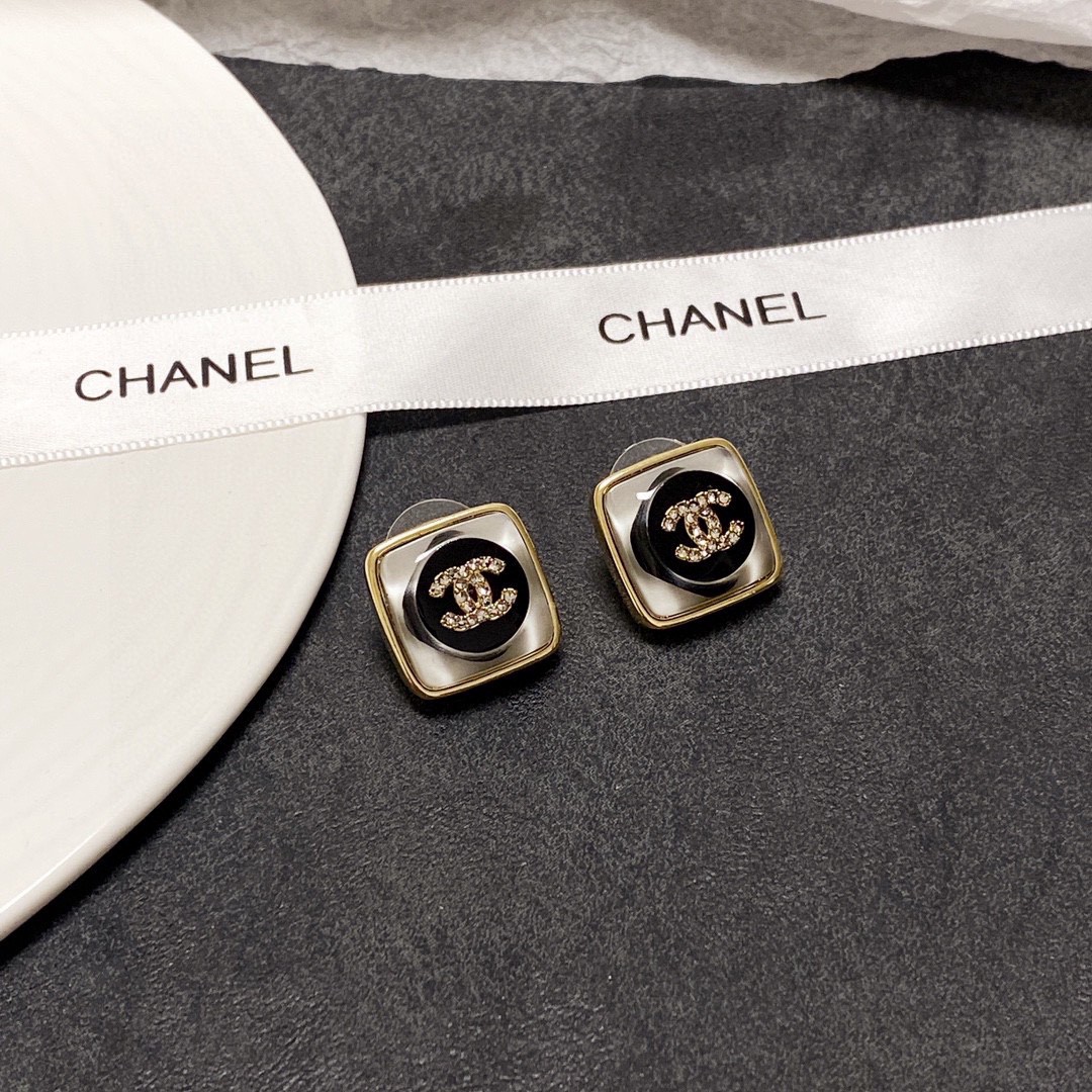 新品小香风Chanel走秀款耳环双C