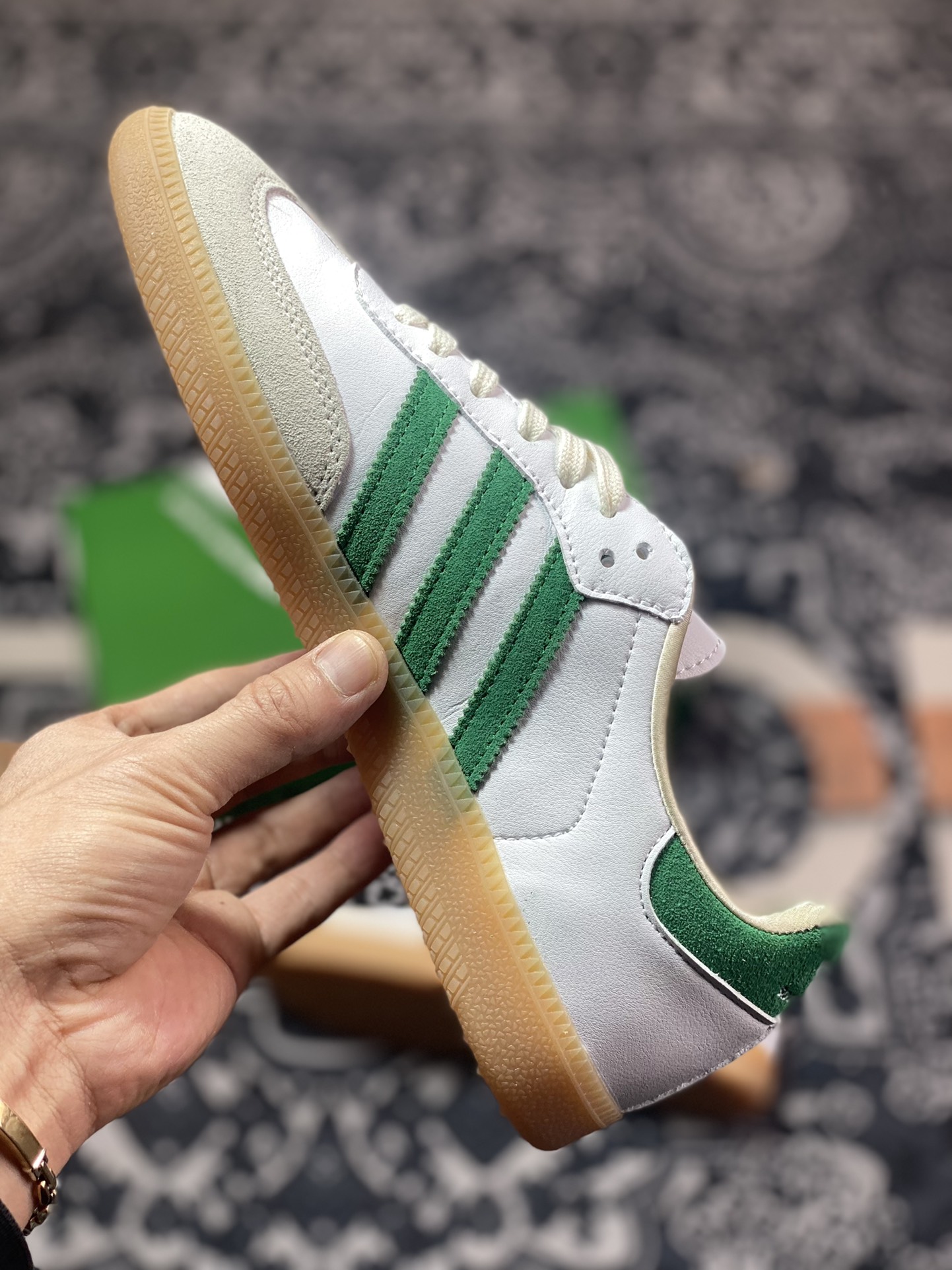 SPORTY & RICh x Adidas Originals Samba