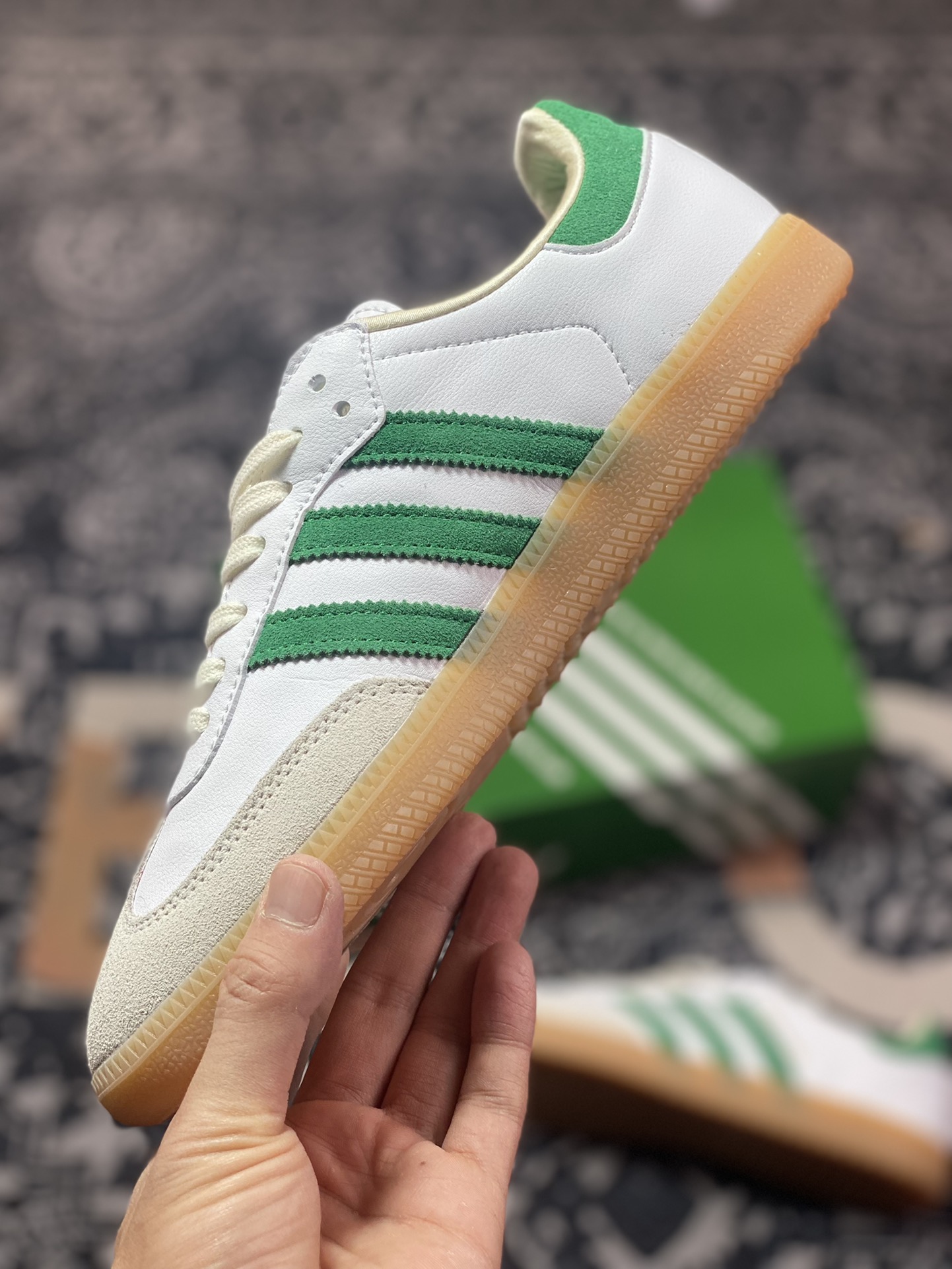 SPORTY & RICh x Adidas Originals Samba