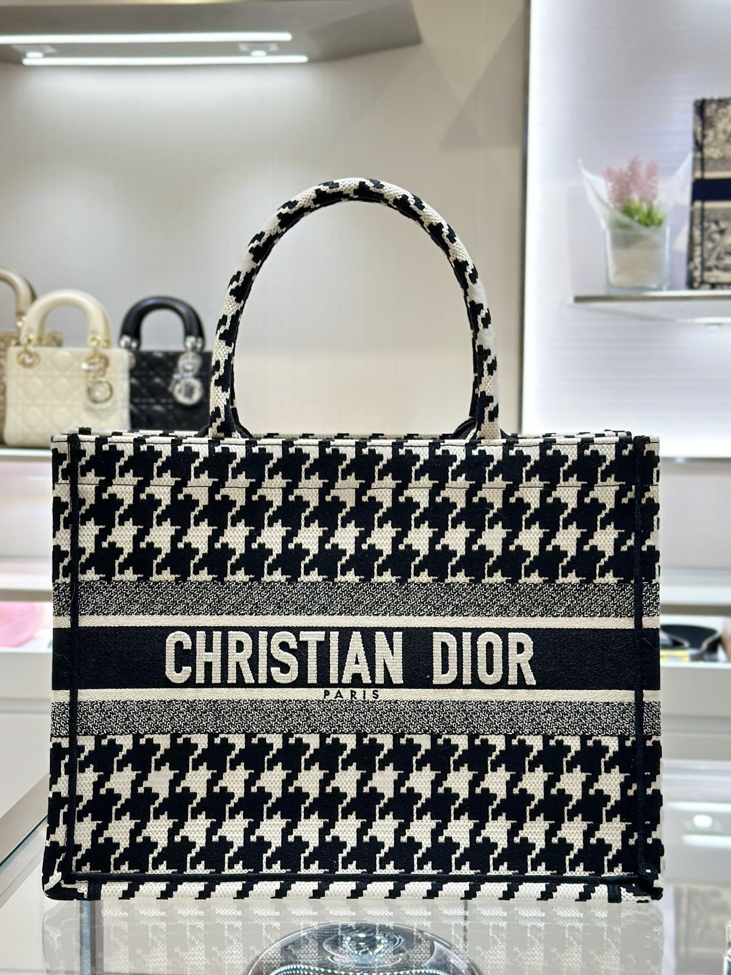 What 1:1 replica
 Dior Book Tote Best
 Tote Bags Spring Collection