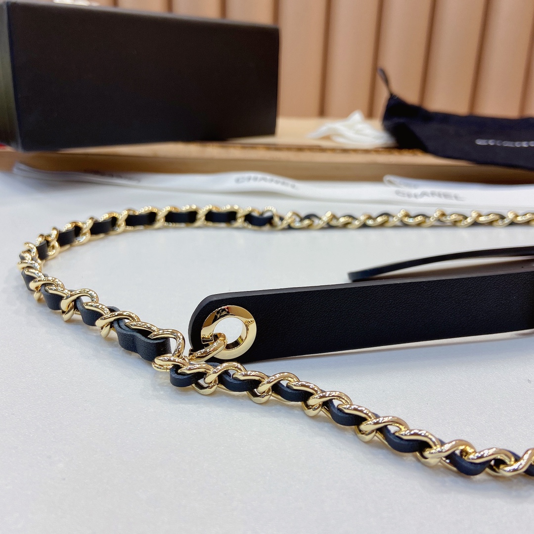 Chanel黑色皮穿链爱心挂坠双c腰