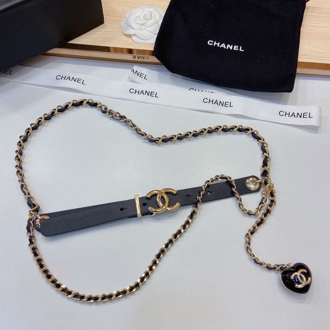 Chanel黑色皮穿链爱心挂坠双c腰