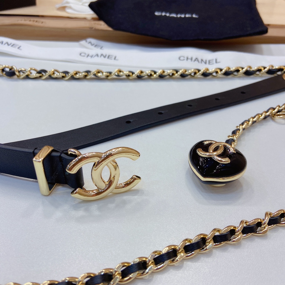 Chanel黑色皮穿链爱心挂坠双c腰