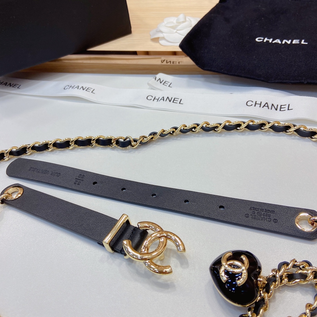 Chanel黑色皮穿链爱心挂坠双c腰