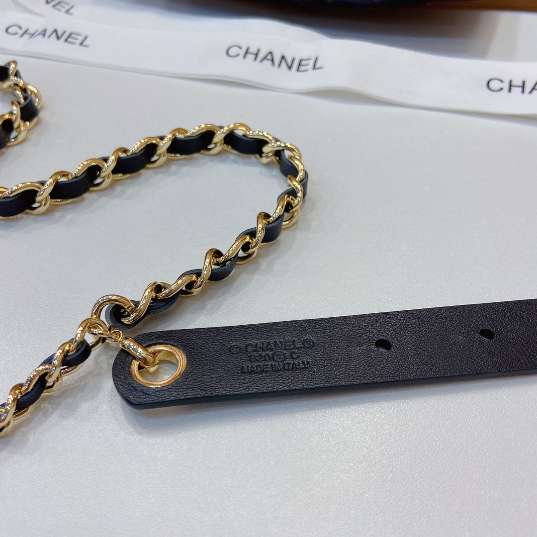 Chanel黑色皮穿链爱心挂坠双c腰