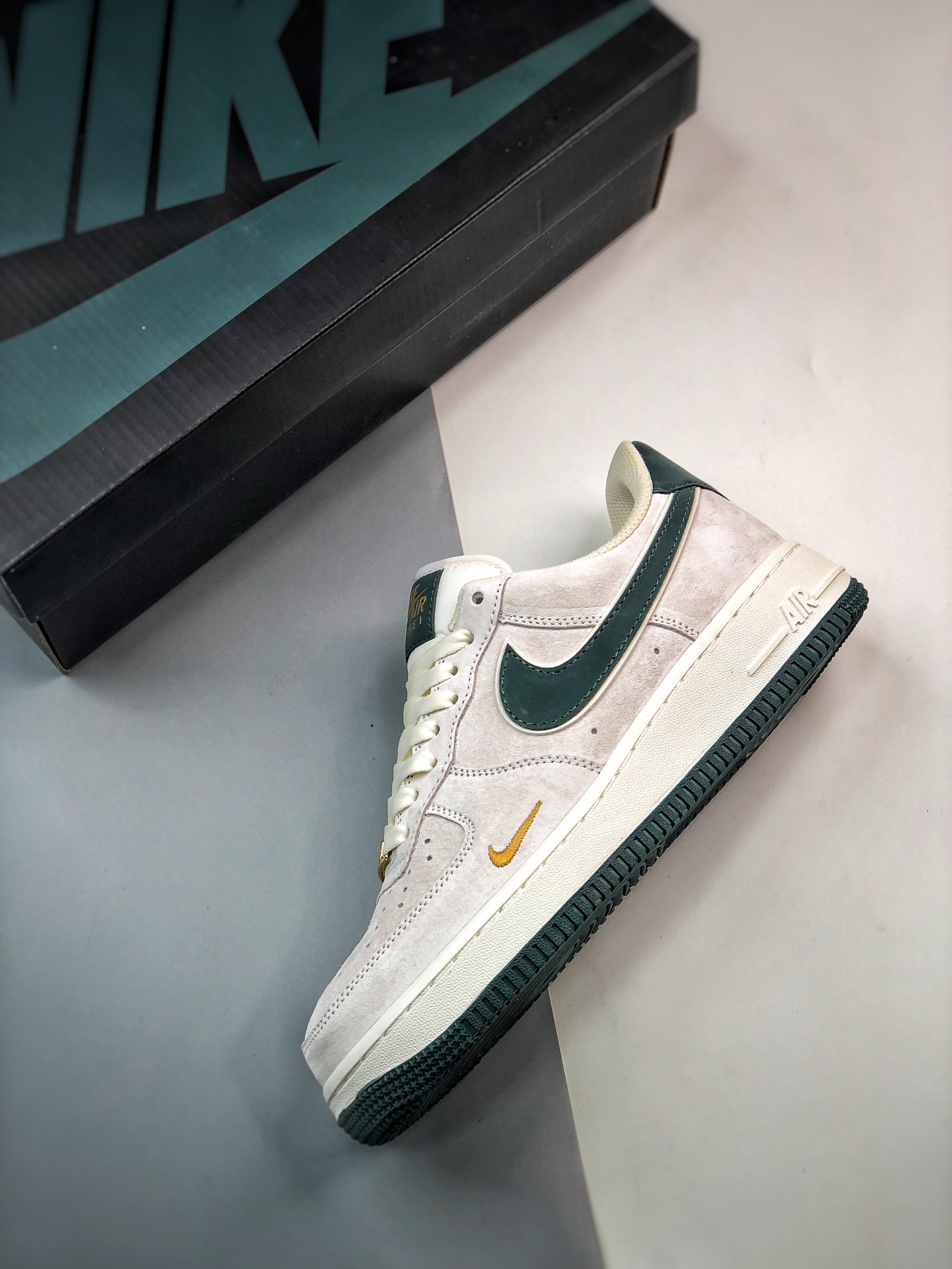 260 Air Force 1 '07 Low 绿金小钩麂皮KK5636-710