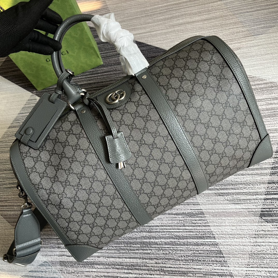 配专柜绿色礼品袋️这款旅行包采用品牌全新几季力推的双G字母交织图案Pvc制作红蓝织带搭配时尚的保龄球包造