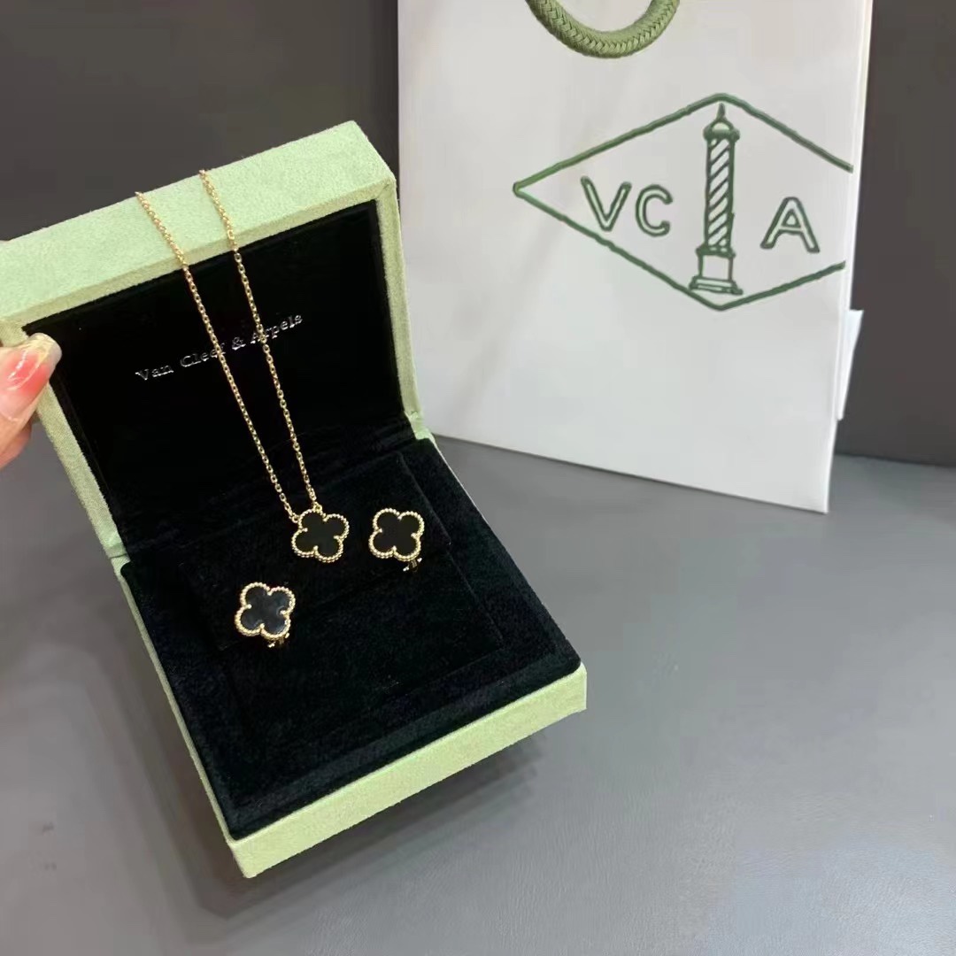 Van Cleef & Arpels Vca四叶草项链搭配耳拍