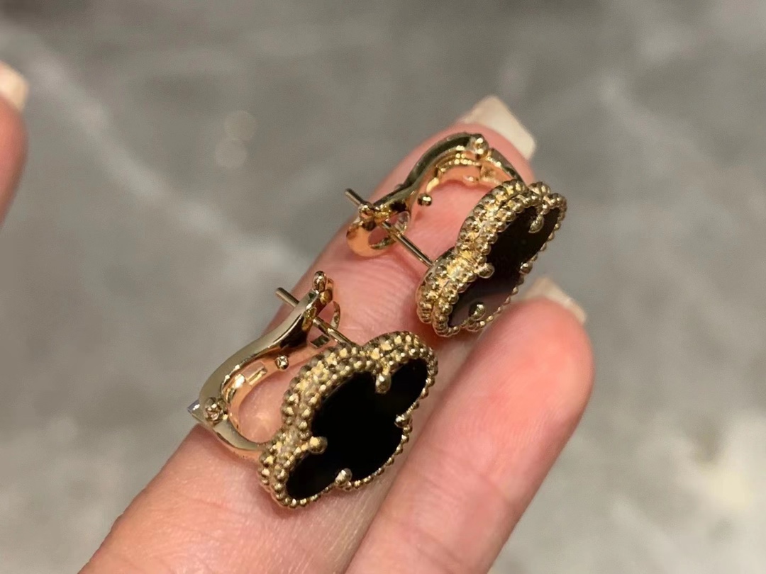 Van Cleef & Arpels Vca四叶草项链搭配耳拍