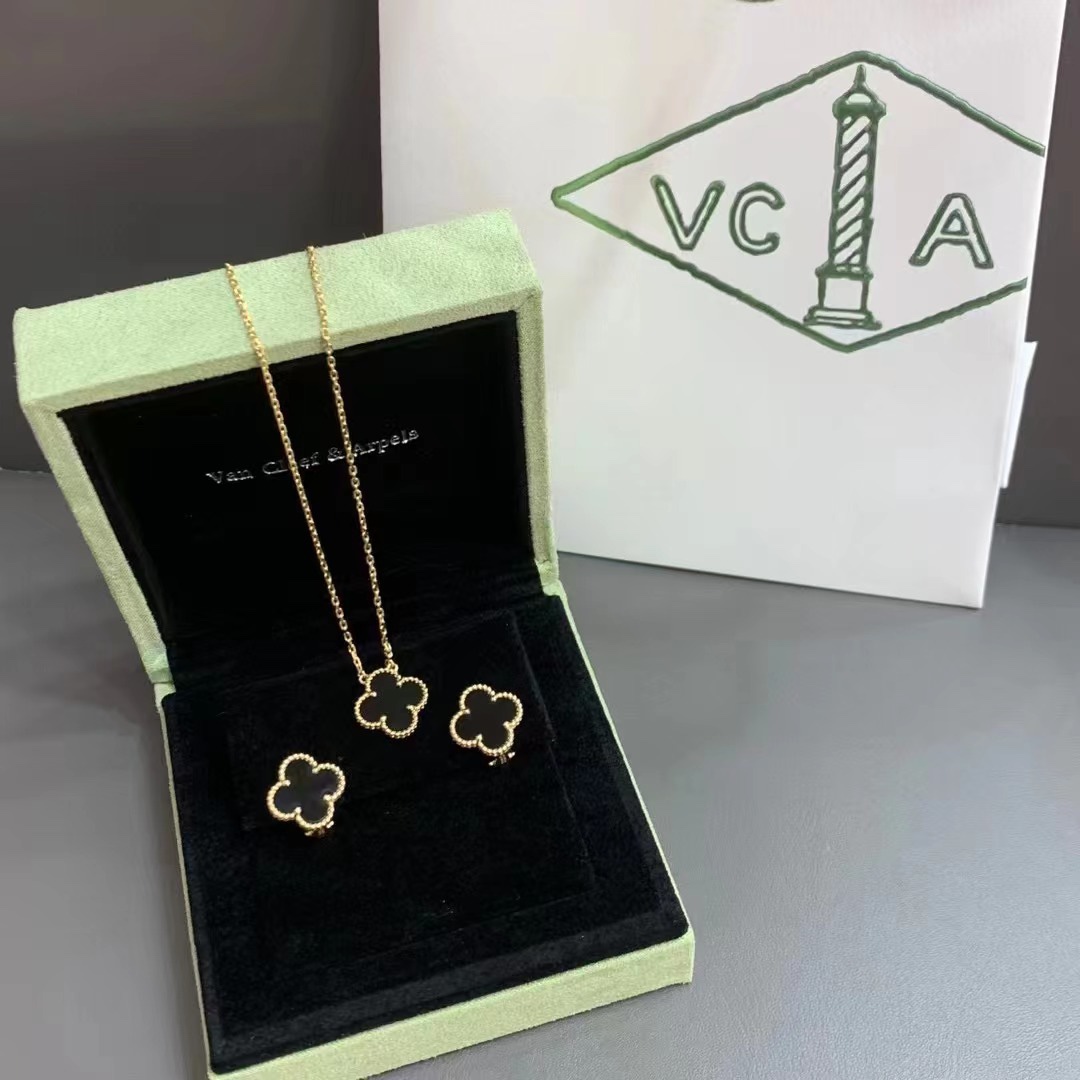 Van Cleef & Arpels Vca四叶草项链搭配耳拍