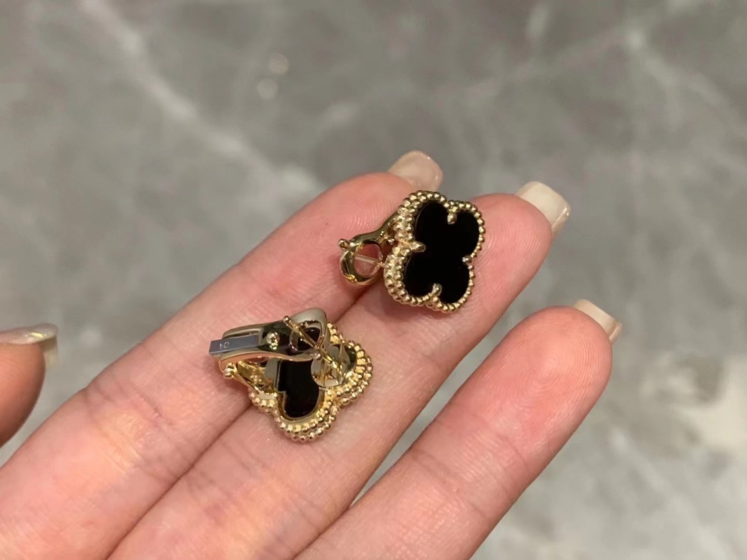 Van Cleef & Arpels Vca四叶草项链搭配耳拍