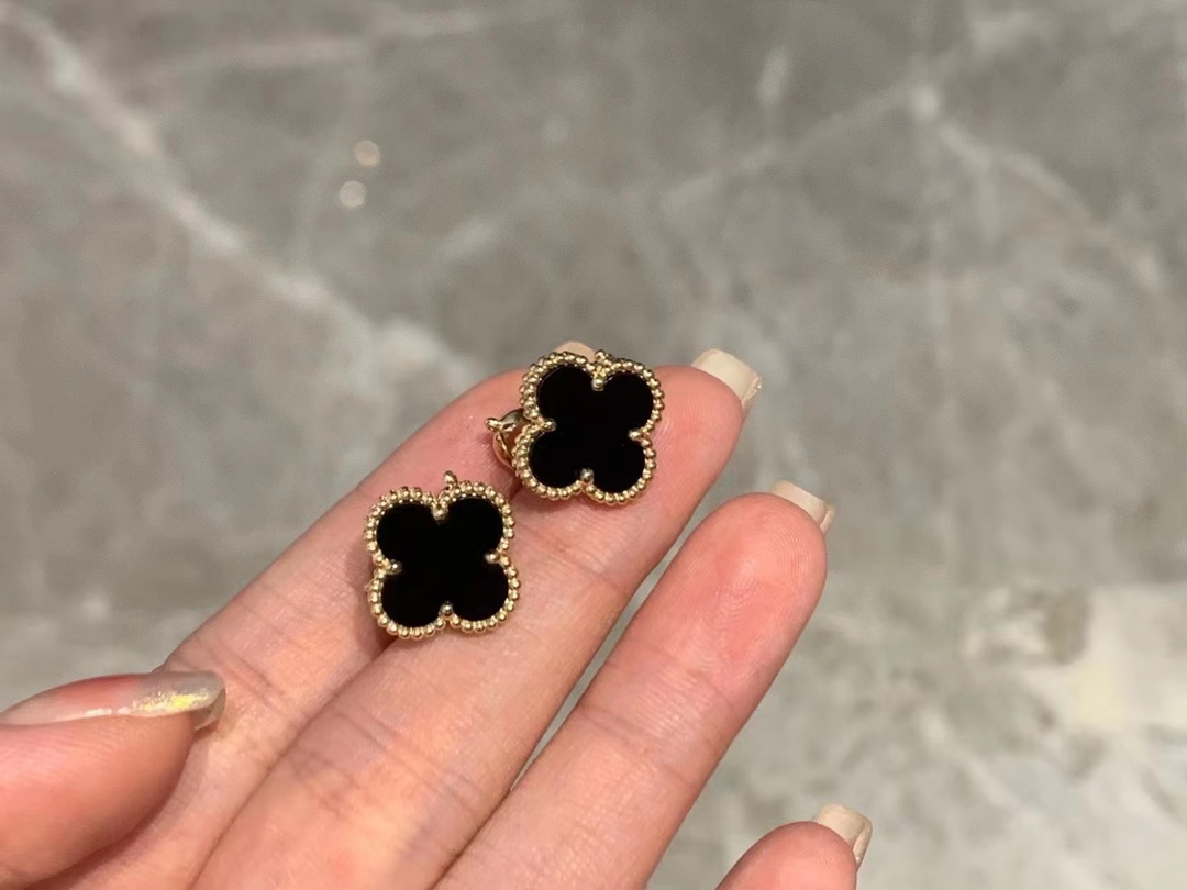 Van Cleef & Arpels Vca四叶草项链搭配耳拍