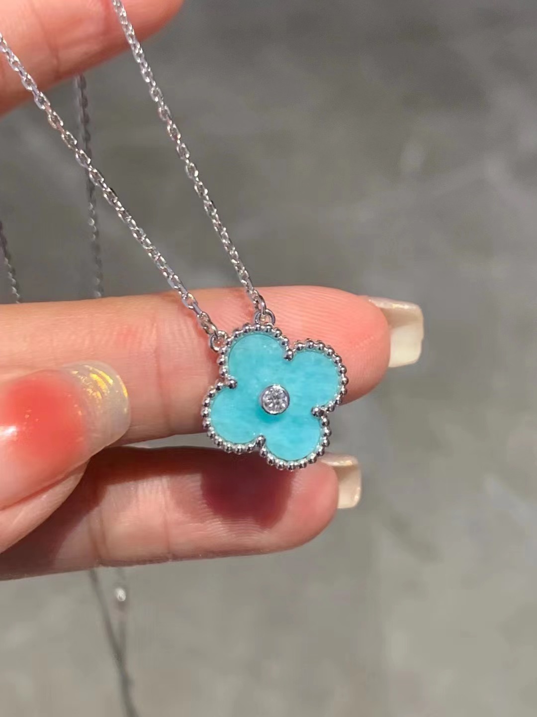 Van Cleef & Arpels Vca圣诞限定天青瓷