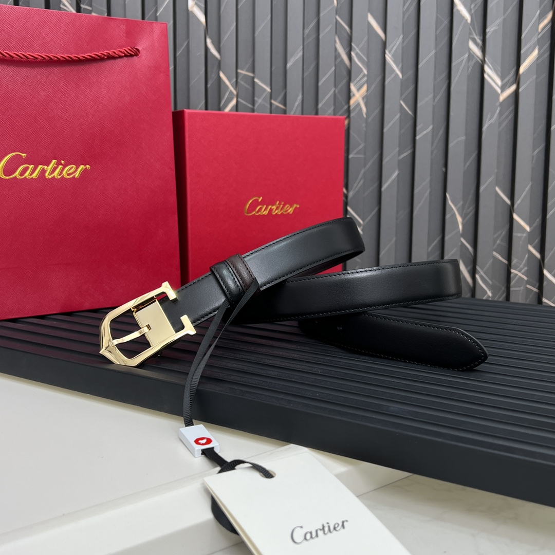 镀钯饰面针扣式皮带Cartier标志黑色与棕色牛皮双面皮带浮雕“Cartier”标志尺寸宽30毫米可调节