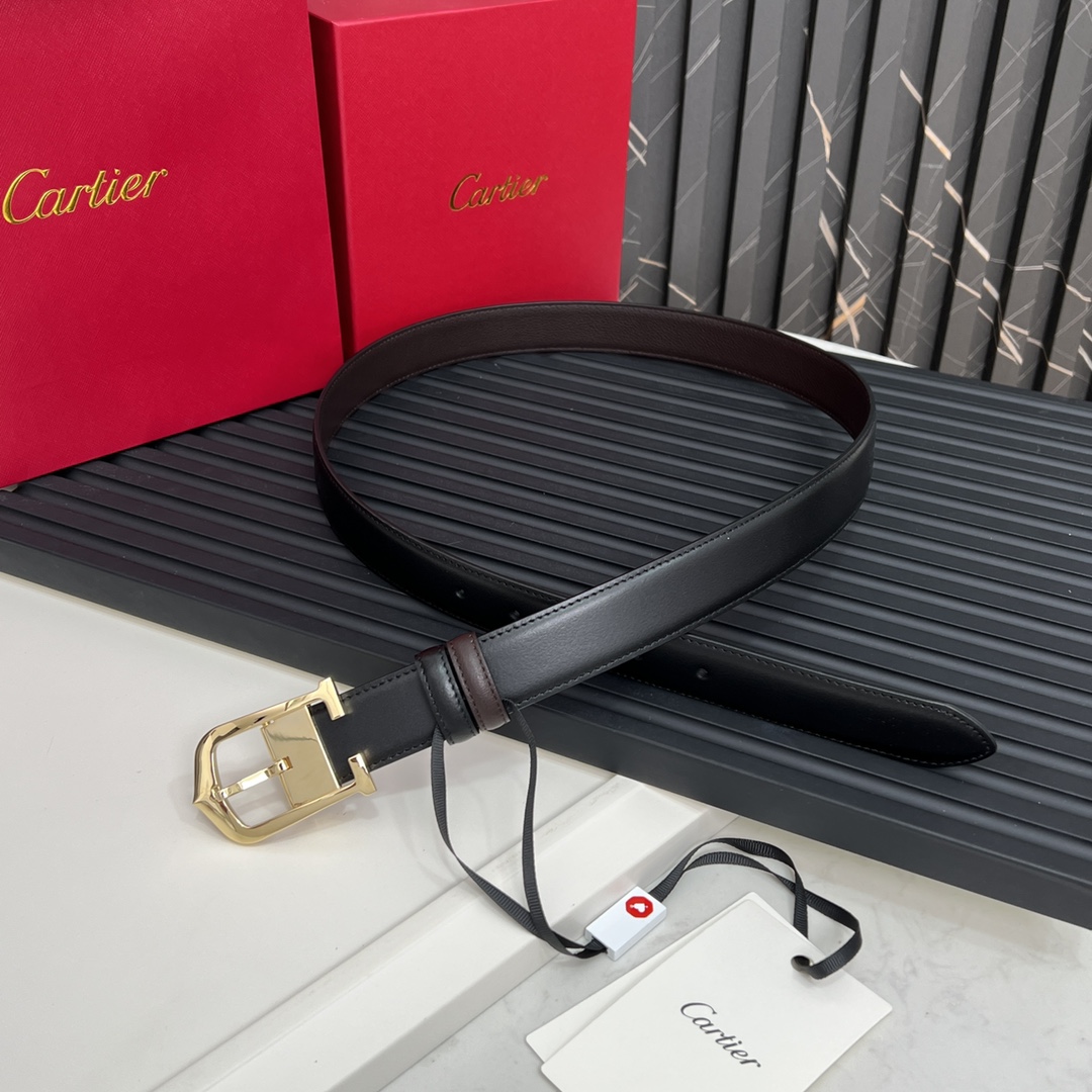 镀钯饰面针扣式皮带Cartier标志黑色与棕色牛皮双面皮带浮雕“Cartier”标志尺寸宽30毫米可调节