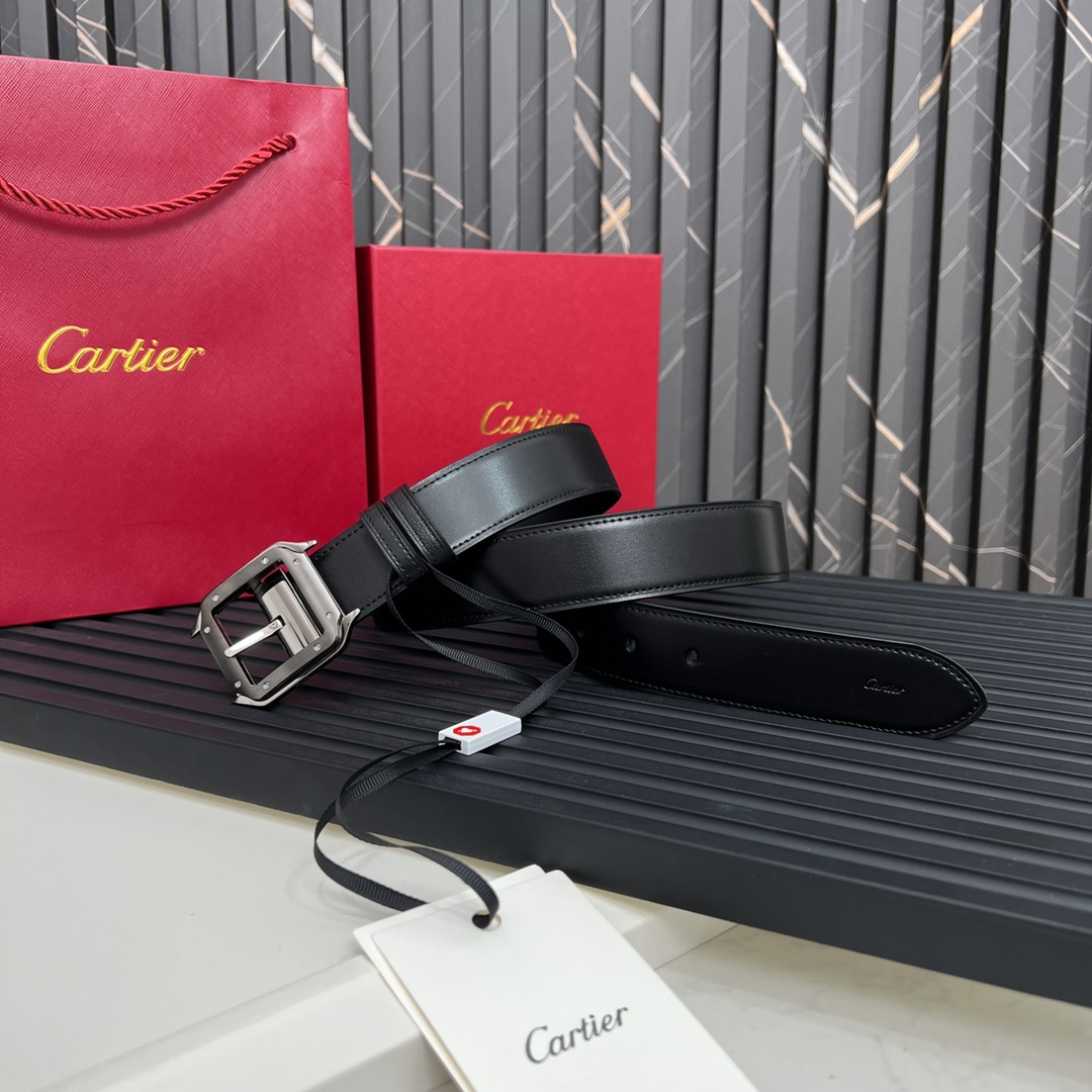 镀钯饰面针扣式皮带Cartier标志黑色与棕色牛皮双面皮带浮雕“Cartier”标志尺寸宽35毫米可调节