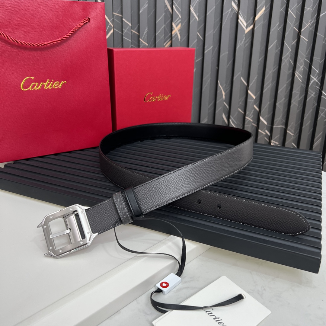 镀钯饰面针扣式皮带Cartier标志黑色与棕色牛皮双面皮带浮雕“Cartier”标志尺寸宽35毫米可调节