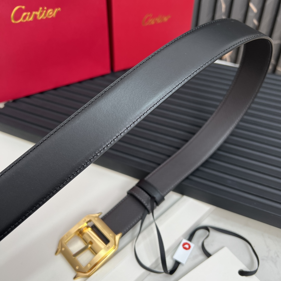 镀钯饰面针扣式皮带Cartier标志黑色与棕色牛皮双面皮带浮雕“Cartier”标志尺寸宽35毫米可调节