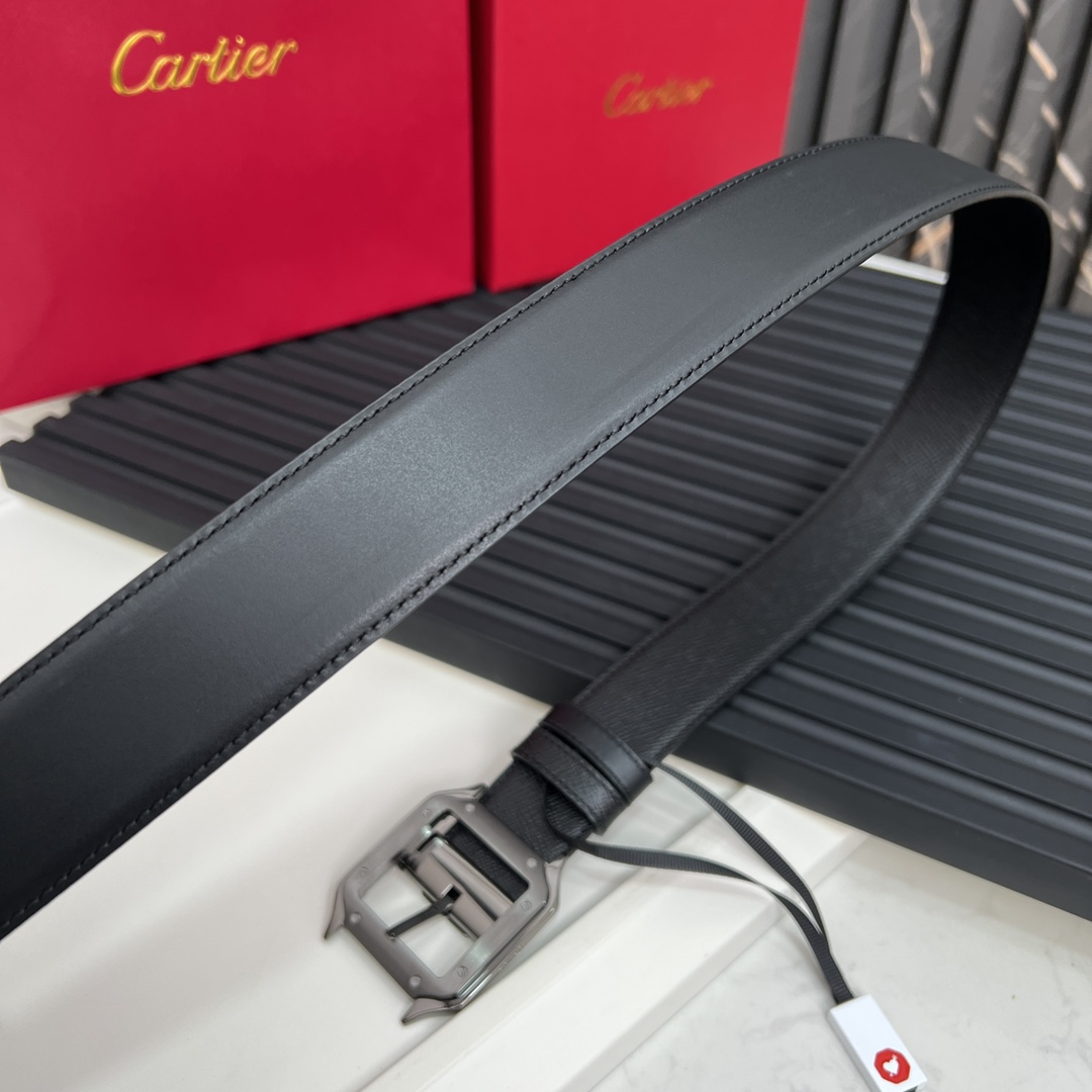 镀钯饰面针扣式皮带Cartier标志黑色与棕色牛皮双面皮带浮雕“Cartier”标志尺寸宽35毫米可调节