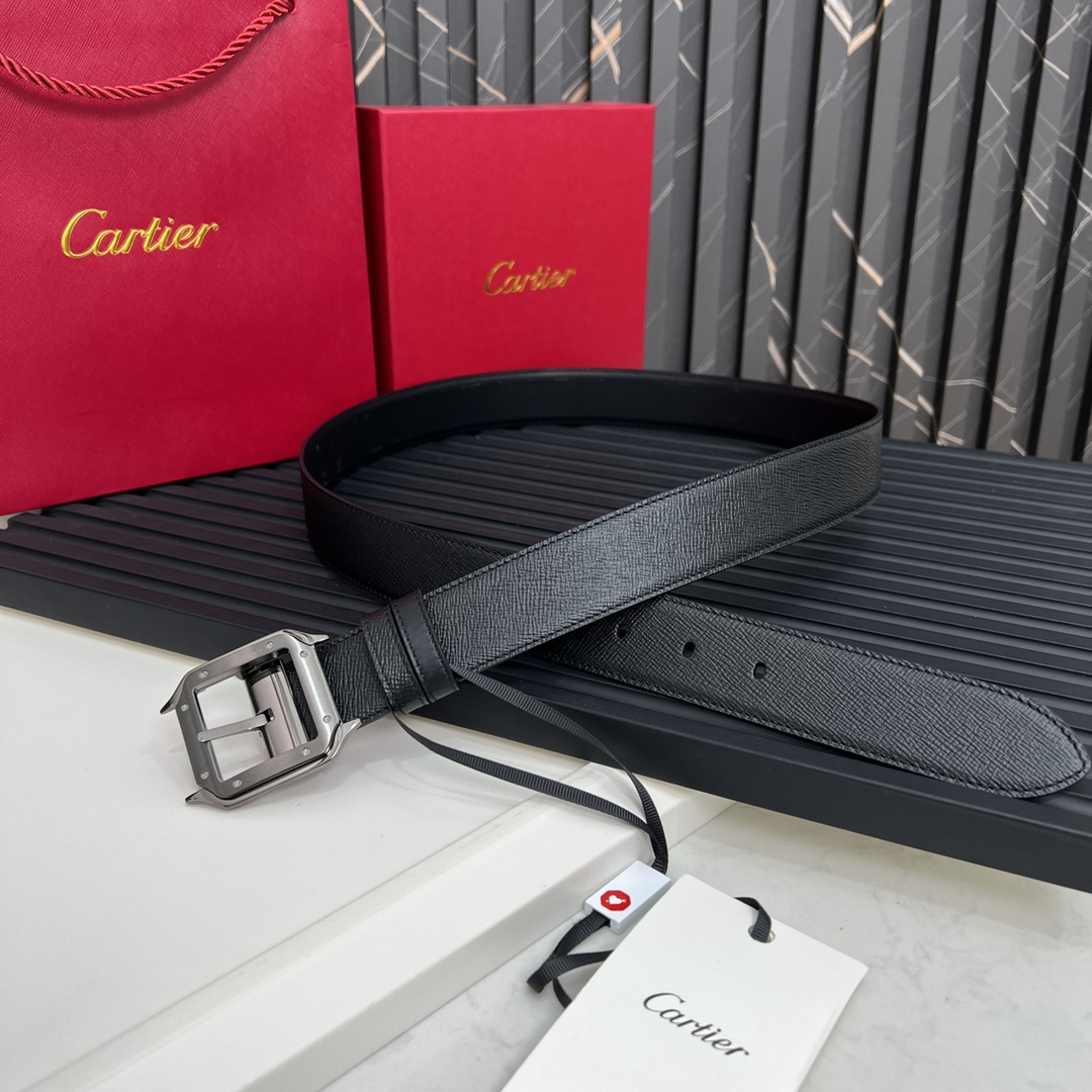 镀钯饰面针扣式皮带Cartier标志黑色与棕色牛皮双面皮带浮雕“Cartier”标志尺寸宽35毫米可调节