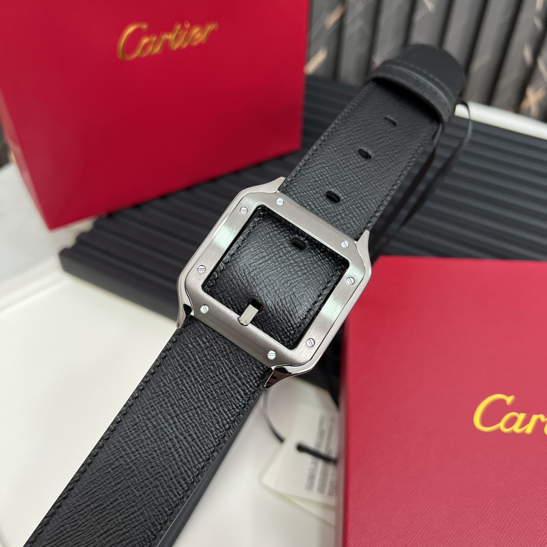 镀钯饰面针扣式皮带Cartier标志黑色与棕色牛皮双面皮带浮雕“Cartier”标志尺寸宽35毫米可调节