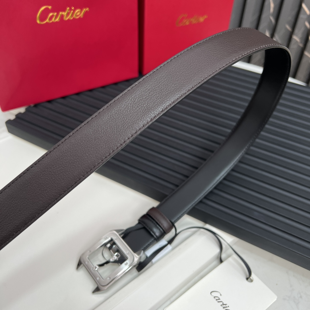 镀钯饰面针扣式皮带Cartier标志黑色与棕色牛皮双面皮带浮雕“Cartier”标志尺寸宽30毫米可调节